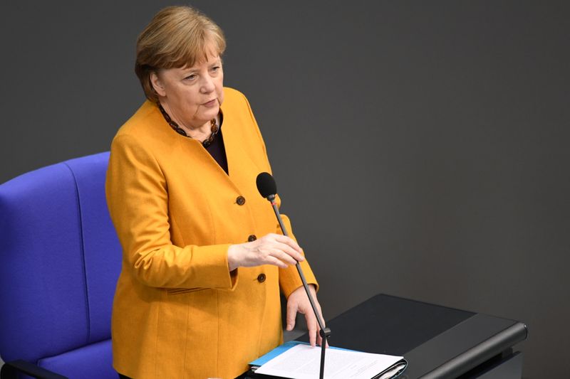 &copy; Reuters. La cancelliera tedesca Angela Merkel al Bundestag. Berlino, Germania, 24 marzo 2021 Berlin