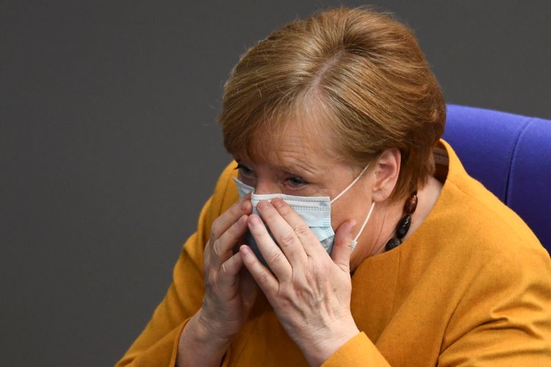 &copy; Reuters. Merkel participa de sessão no Parlamento em Berlim