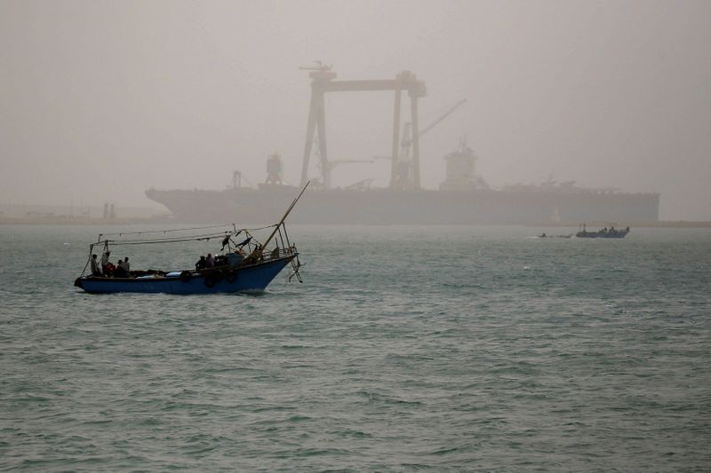 &copy; Reuters. A boat is seen on a dusty weather in Suez near the Suez Canal