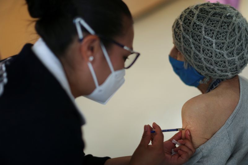 &copy; Reuters. COVID-19 vaccination in Mexico City