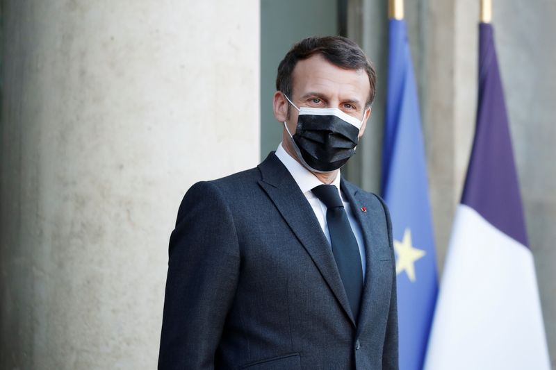 &copy; Reuters. L&apos;UE A &quot;MANQUÉ D&apos;AMBITION&quot; SUR LES VACCINS CONTRE LE COVID-19, DIT MACRON