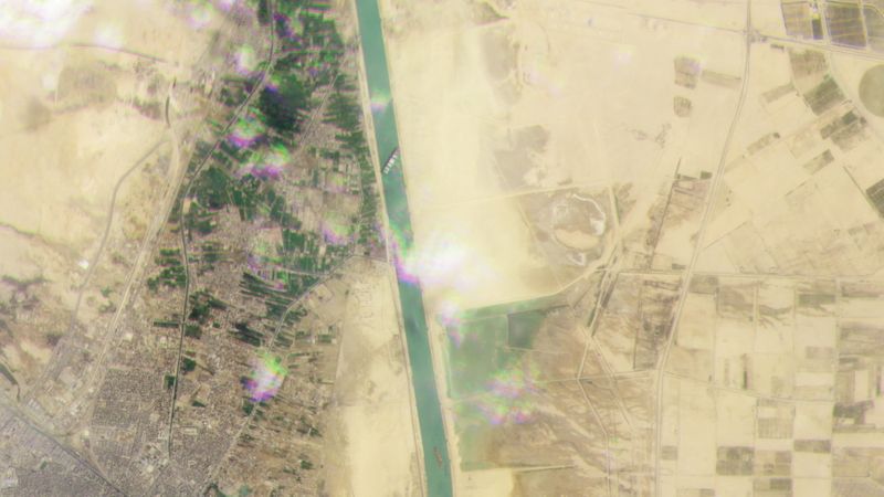 &copy; Reuters. Imagem de satélite mostra navio encalhado na diagonal no Canal de Suez, Egito
