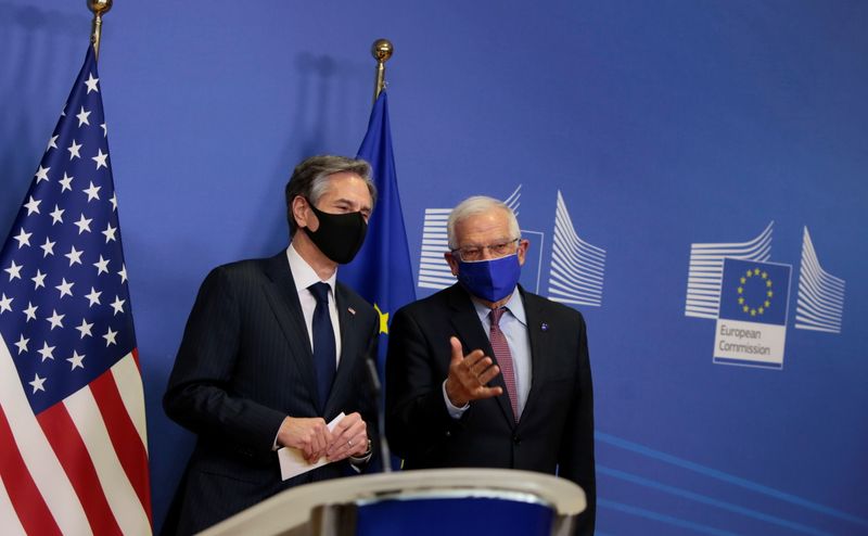 &copy; Reuters. El secretario de Estado de Estados Unidos, Antony Blinken, y el jefe de política exterior de la Unión Europea, Josep Borrell, sostienen una conferencia de prensa conjunta en Bruselas, Bélgica