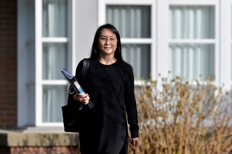 © Reuters. FILE PHOTO: Huawei Technologies Chief Financial Officer Meng Wanzhou leaves her home to attend a court hearing in Vancouver