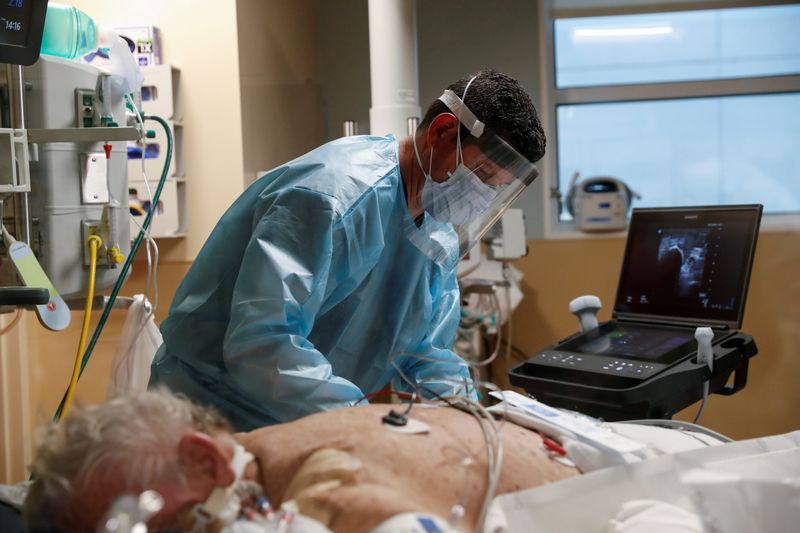 &copy; Reuters. FILE PHOTO: A critical care respiratory therapist works with a coronavirus disease (COVID-19) positive patient in the intensive care unit (ICU) at Sarasota Memorial Hospital in Sarasota, Florida