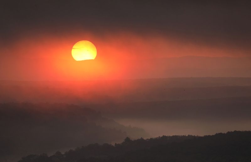 © Reuters. FILE PHOTO: The rising sun is pictured outside Sevastopol