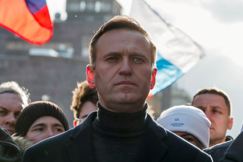 &copy; Reuters. FILE PHOTO: Russian opposition politician Alexei Navalny takes part in a rally in Moscow