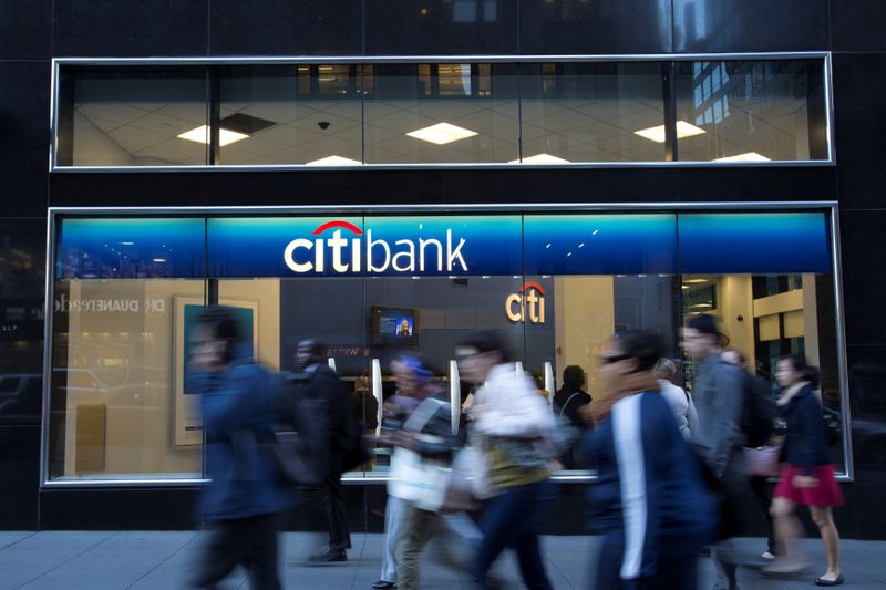 &copy; Reuters. FILE PHOTO: People walk past a Citibank branch in New York