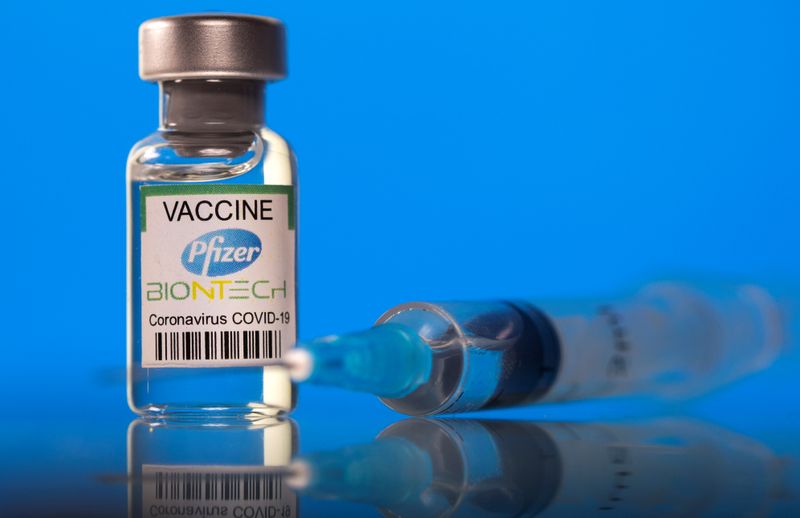 &copy; Reuters. Frasco da vacina da Pfizer-BioNTech contra o coronavírus.