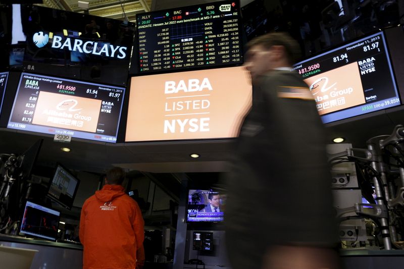 © Reuters. Logo do Alibaba Group na bolsa de valores de Nova York, EUA