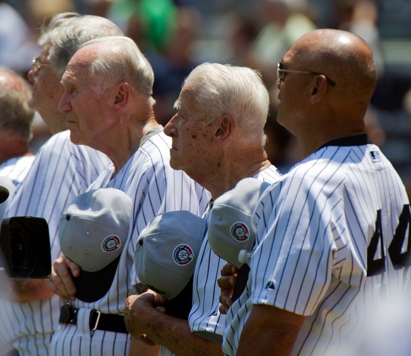 &copy; Reuters. New York Yankees Brown, Arroyo and Jackson stand for the national anthem during the Old Timer&apos;s Day opening ceremonies in New York