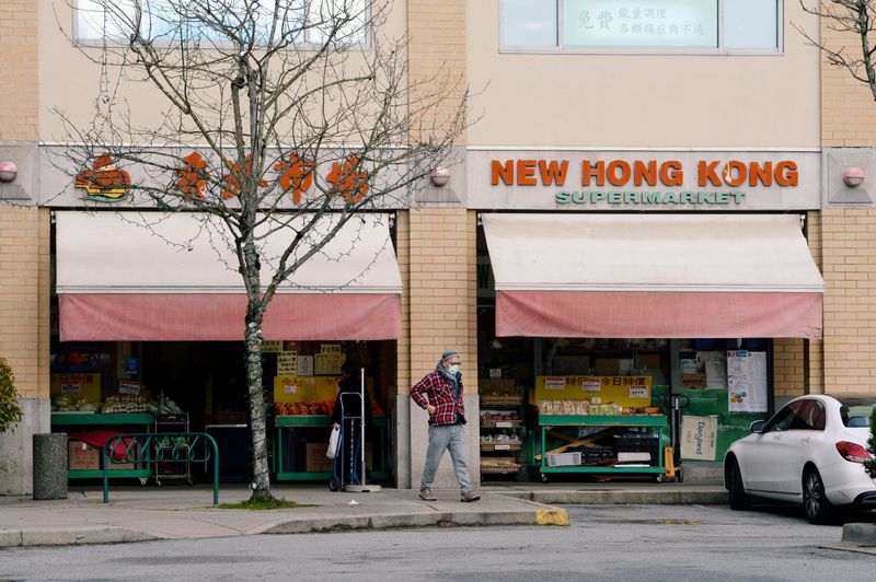 &copy; Reuters. FILE PHOTO: New Hong Kong Supermarket in Richmond