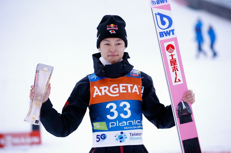 © Reuters. ノルディックスキー＝Ｗ杯ジャンプ、小林陵が優勝