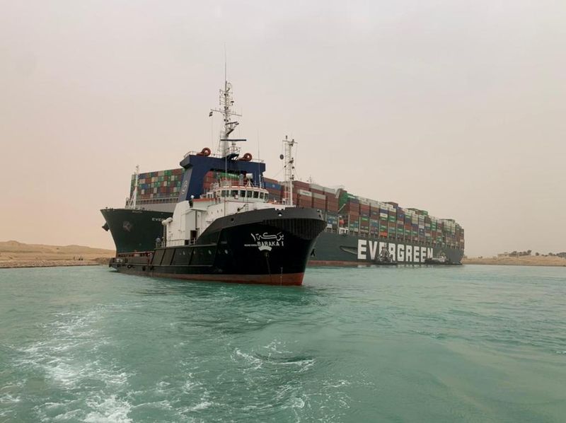 Oil prices rise 2% on fears Suez blockage may last weeks