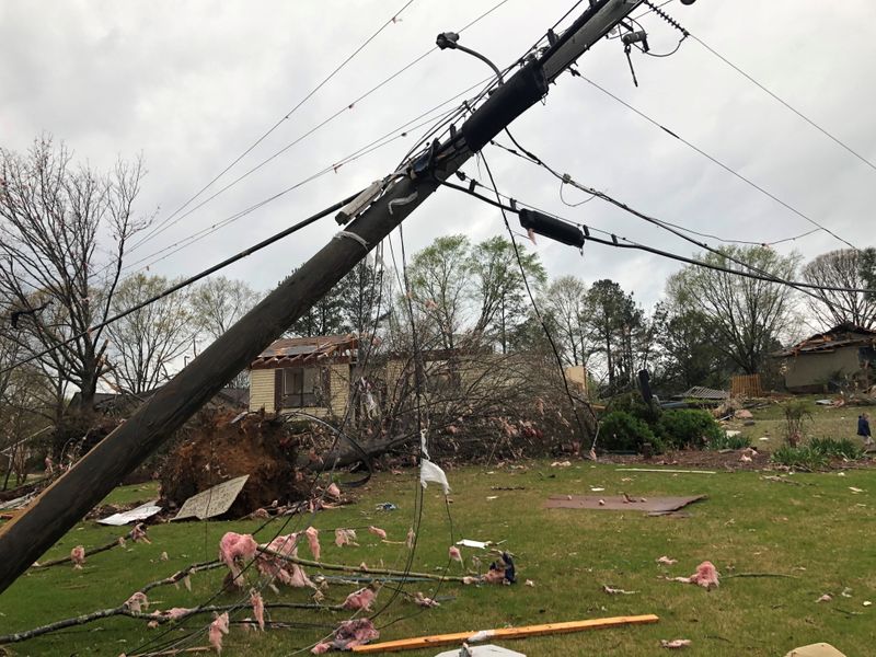 At least 5 killed as tornadoes rip through Alabama, destroying homes