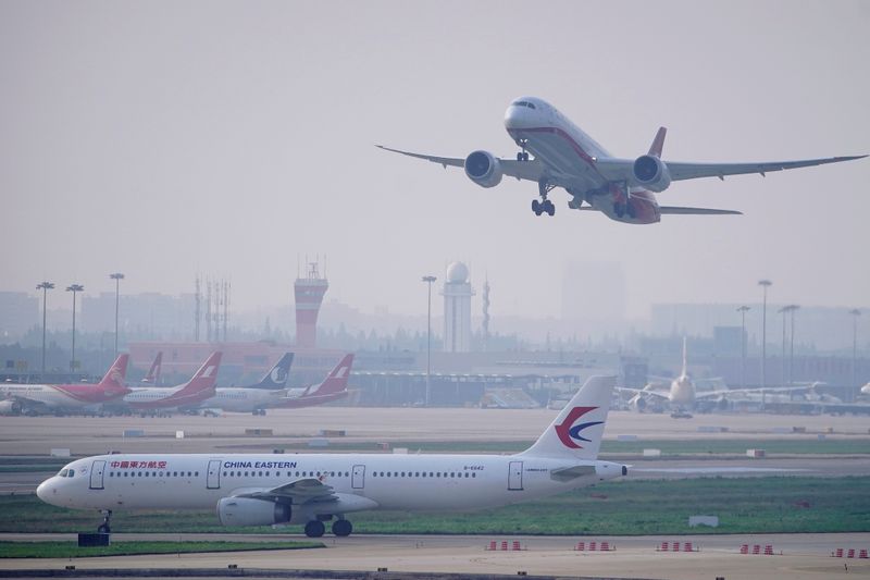 &copy; Reuters. FILE PHOTO: A China Eastern Airlines aircraft and  Shanghai Airlines aircraft are seen in Hongqiao International Airport in Shanghai