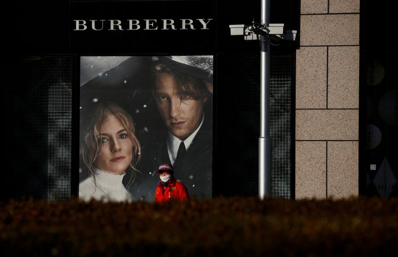 &copy; Reuters. FILE PHOTO: A woman walks past a Burberry boutique in Beijing, China