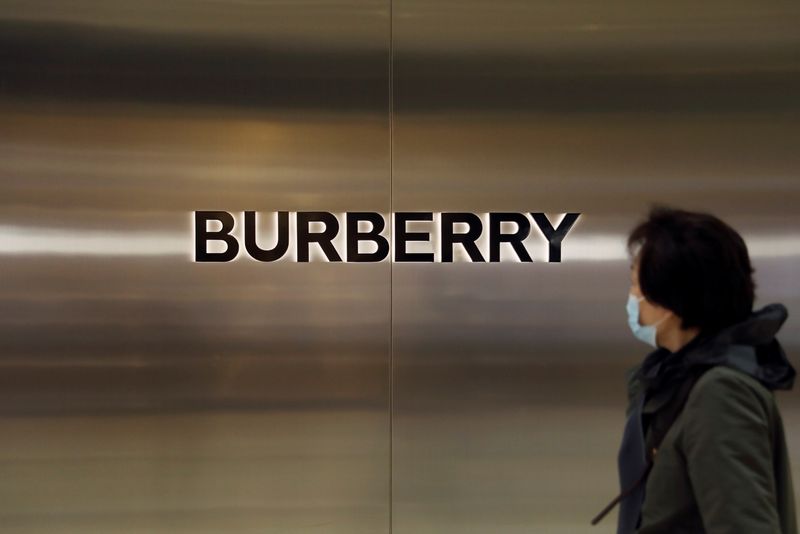 © Reuters. Woman walks past a Burberry store in Beijing