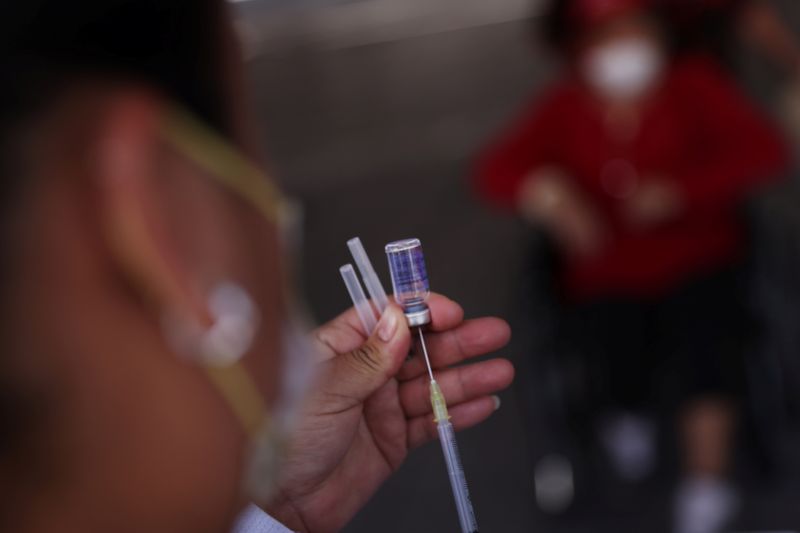 &copy; Reuters. Coronavirus disease (COVID-19) vaccination in Mexico City