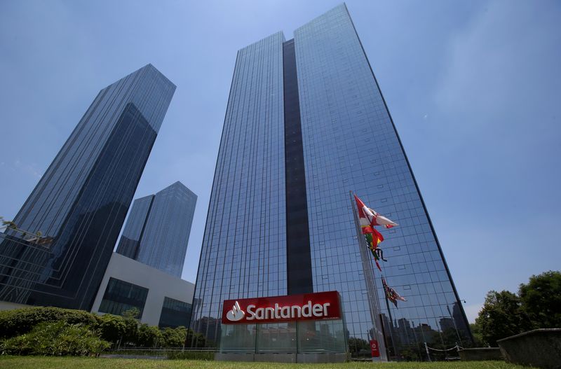 &copy; Reuters. FILE PHOTO: Santander bank office building is seen in Sao Paulo
