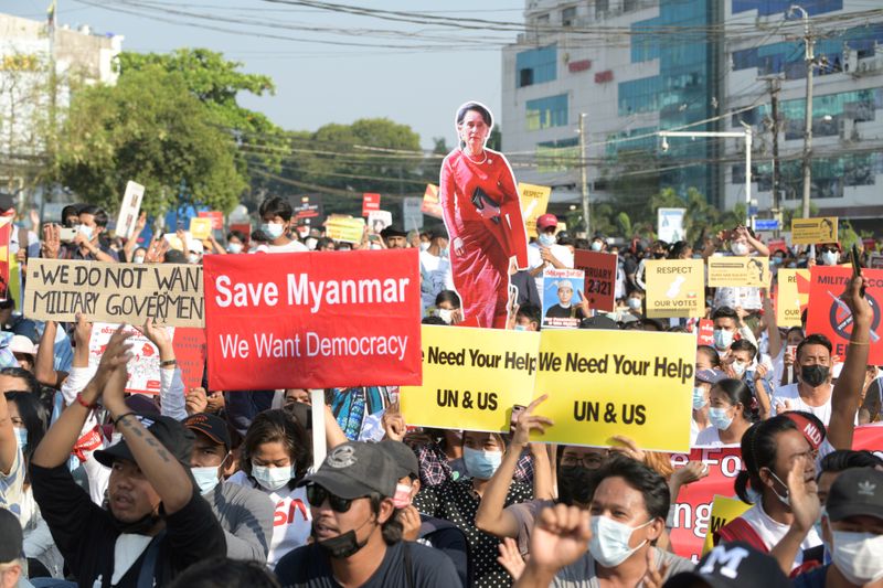 &copy; Reuters. Protesto contra golpe militar em Mianmar na cidade de Yangon
