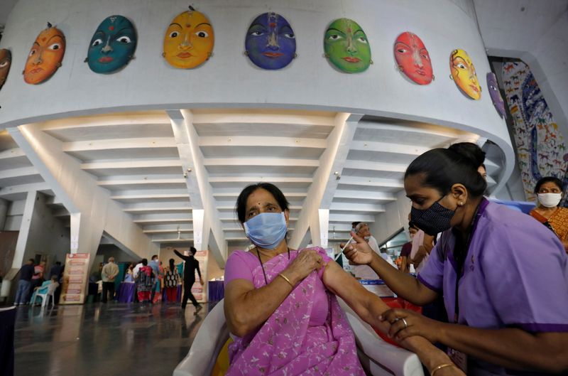 &copy; Reuters. Vacinação contra Covid-19 na Índia