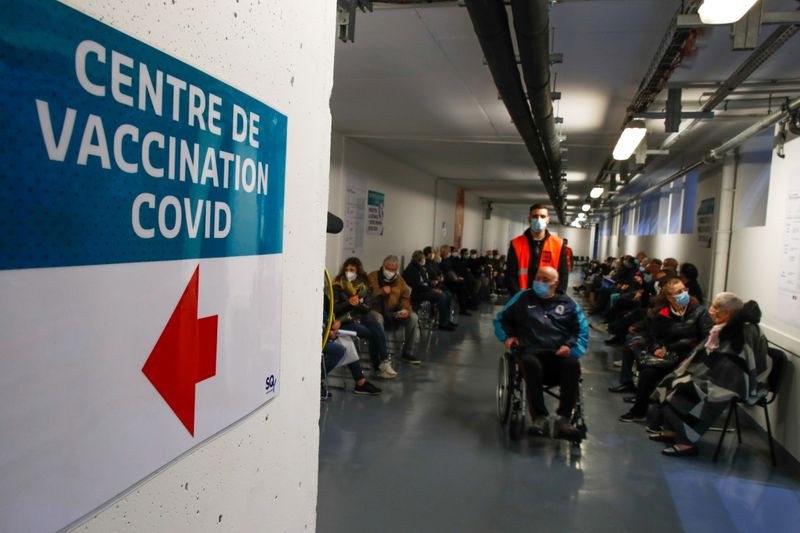 &copy; Reuters. CORONAVIRUS: LA FRANCE PASSE LA BARRE DES 10 MILLIONS DE VACCINATIONS