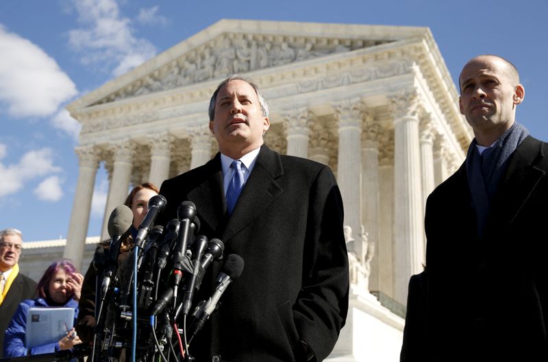 &copy; Reuters. FILE PHOTO: Texas Attorney General Ken Paxton addresses reporters on the steps of the U.S. Supreme Court in Washington