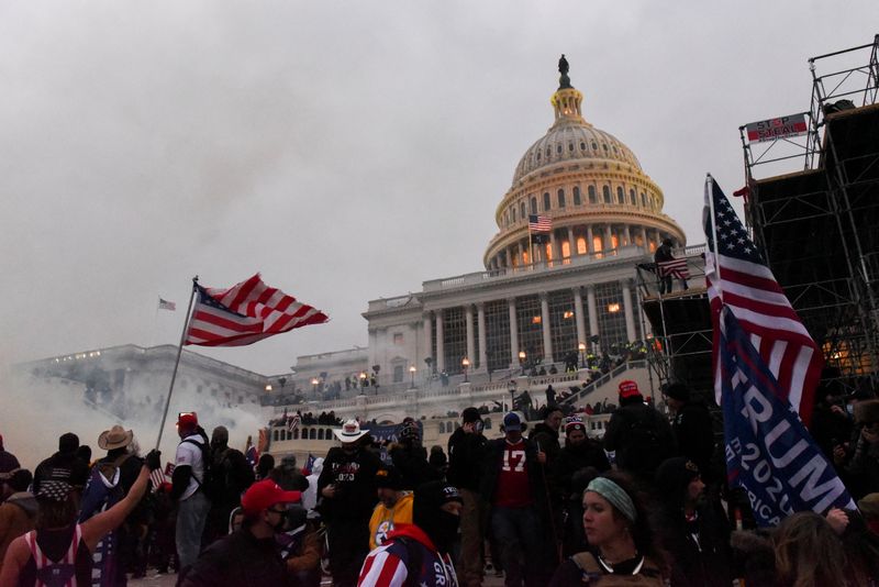 &copy; Reuters. FILE PHOTO: Supporters of U.S. President Donald Trump gather in Washington