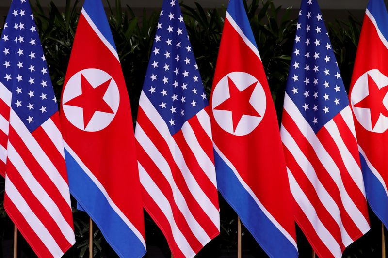 © Reuters. FILE PHOTO: U.S. and North Korean national flags are seen at the Capella Hotel on Sentosa island in Singapore
