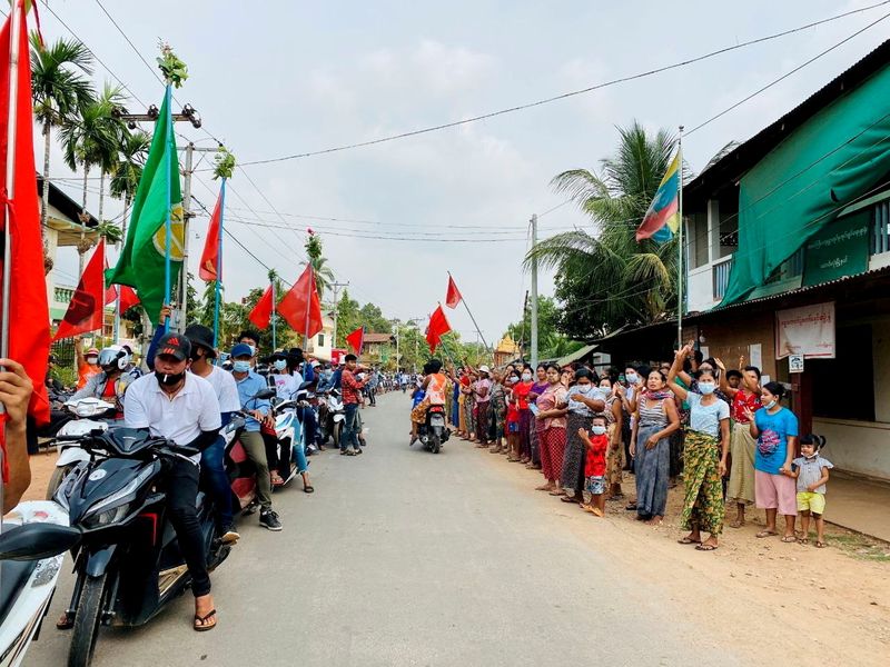 &copy; Reuters. Demonstrators protest in Launglone, Dawei district