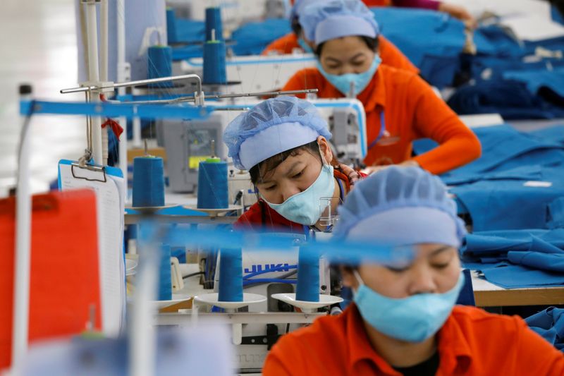 &copy; Reuters. FILE PHOTO: The making garment products for export at a factory in Hung Yen province