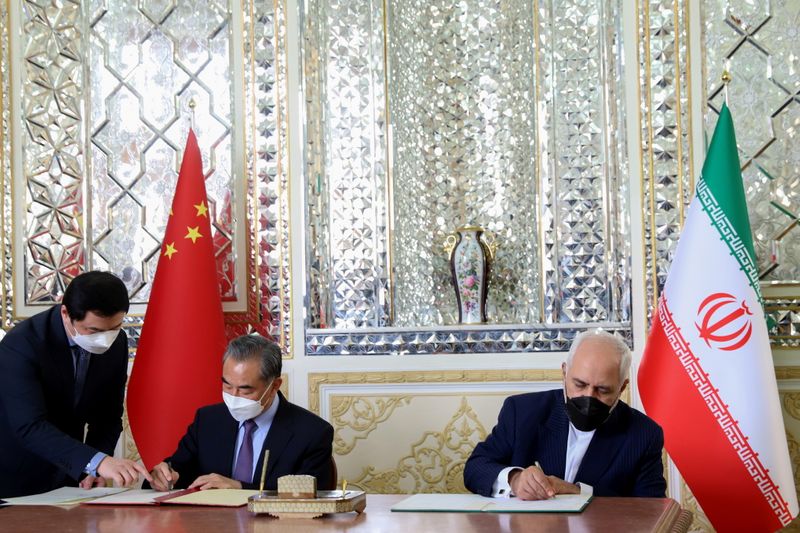 © Reuters. Iran, China sign 25-year cooperation agreement