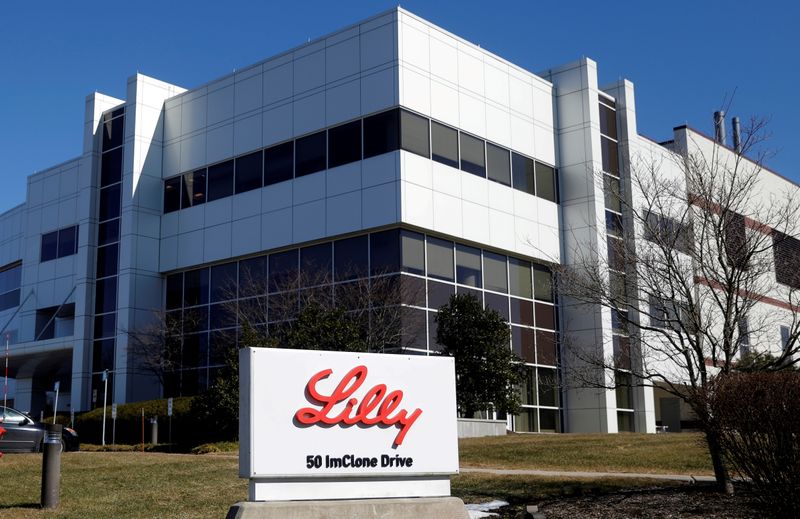 &copy; Reuters. FILE PHOTO: FILE PHOTO: An Eli Lilly and Company pharmaceutical manufacturing plant is pictured in Branchburg, New Jersey