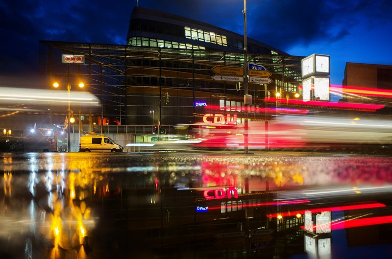 &copy; Reuters. The headquarters of Germany&apos;s Christian Democratic Union Party, CDU, the party of Chancellor Angela Merkel, are reflected in a puddle in Berlin