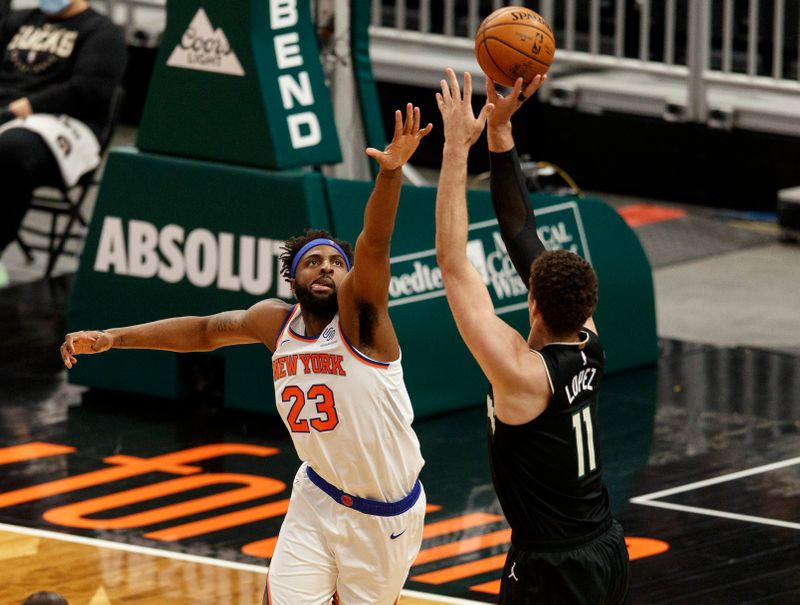 © Reuters. NBA: New York Knicks at Milwaukee Bucks