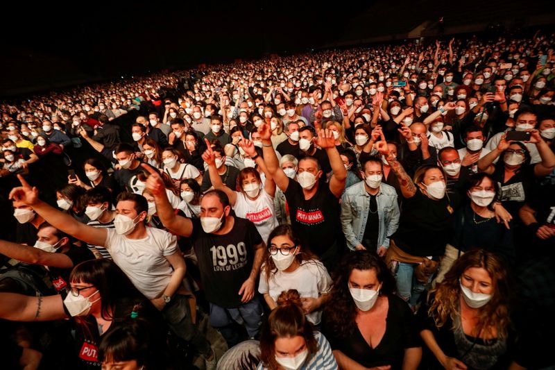 &copy; Reuters. CORONAVIRUS: UN CONCERT DE 5.000 PERSONNES ORGANISÉ À BARCELONE