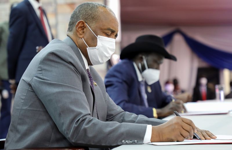 &copy; Reuters. توقيع اتفاق بين السودان وجماعة متمردة لفصل الدين عن الدولة