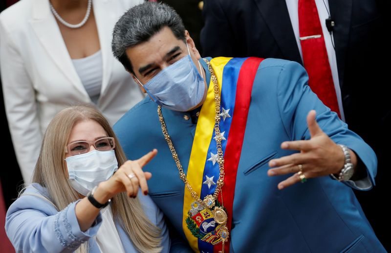 &copy; Reuters. FOTO DE ARCHIVO- El presidente venezolano, Nicolás Maduro, pronuncia su mensaje anual a la nación desde la Asamblea Nacional de Venezuela