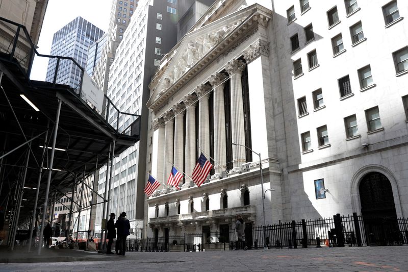 &copy; Reuters. People are seen on Wall St. outside the NYSE in New York