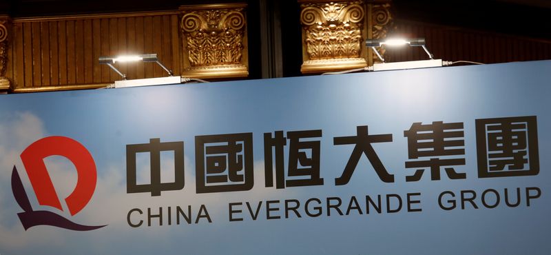 © Reuters. A logo of China Evergrande Group is displayed at a news conference on the property developer's annual results in Hong Kong