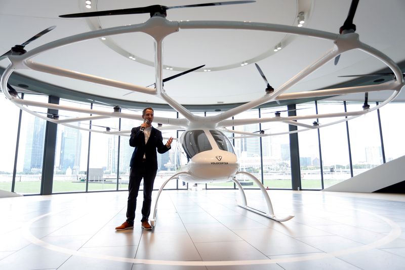 &copy; Reuters. FILE PHOTO: Florian Reuter, CEO of German startup Volocopter, speaks to the media in Singapore