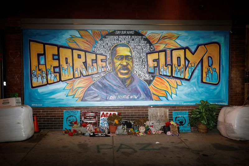 &copy; Reuters. Mural dedicdo a George Floyd em Mineápolis