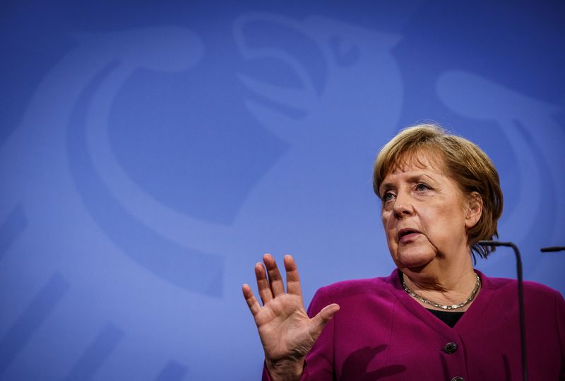 &copy; Reuters. Chanceler alemã, Angela Merkel, faz declaração após videoconferência de líderes da UE em Berlim, Alemanha.