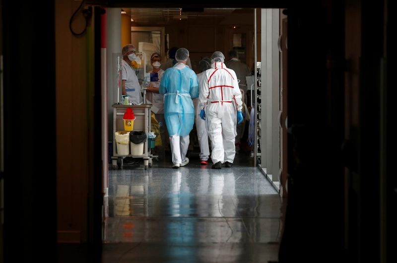 &copy; Reuters. LA FRANCE RECENSE 360 DÉCÈS SUPPLÉMENTAIRES EN MILIEU HOSPITALIER LIÉS AU COVID-19