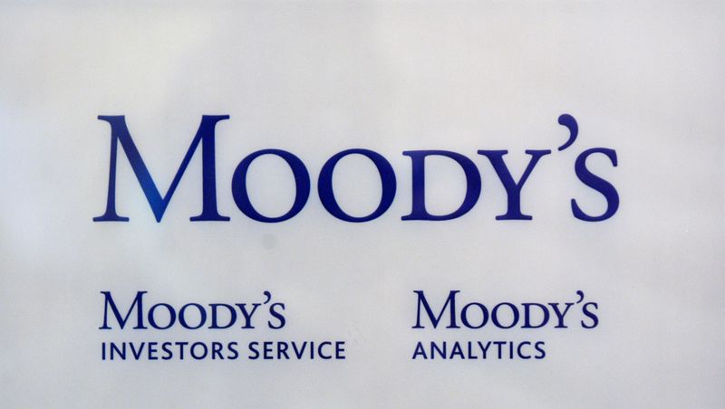 &copy; Reuters. El logotipo de la agencia de calificación crediticia Moody&apos;s Investor Services en la oficina en París