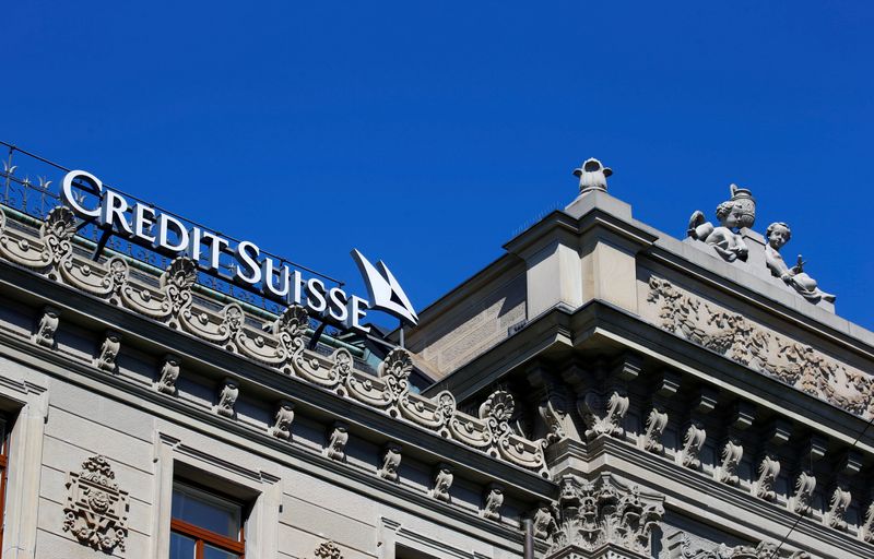 © Reuters. FILE PHOTO: Logo of Swiss bank Credit Suisse is seen in Zurich