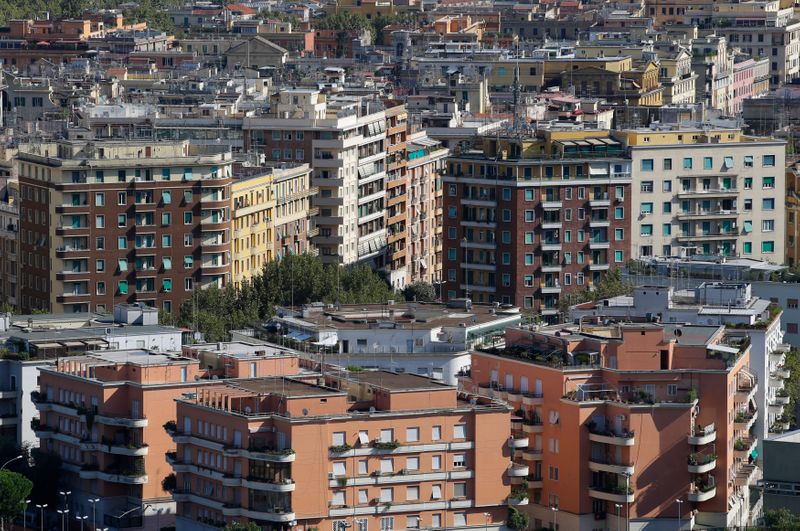 © Reuters. Palazzi a Roma