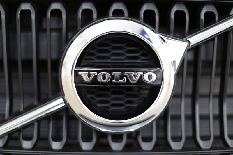 &copy; Reuters. FILE PHOTO: The logo of Volvo is seen on the front grill of a Volvo XC40 SUV displayed at a Volvo showroom in Mexico City