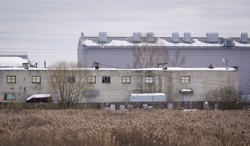 © Reuters. FILE PHOTO: General view shows Penal Colony No 2, where opposition leader Alexei Navalny supposedly serves his jail term, in the town of Pokrov